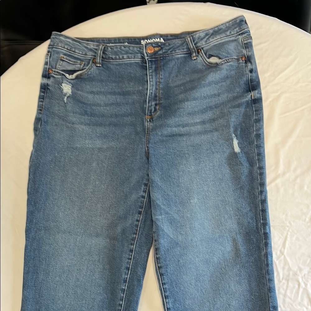 Sonoma Blue Straight Leg Jeans with Classic Style